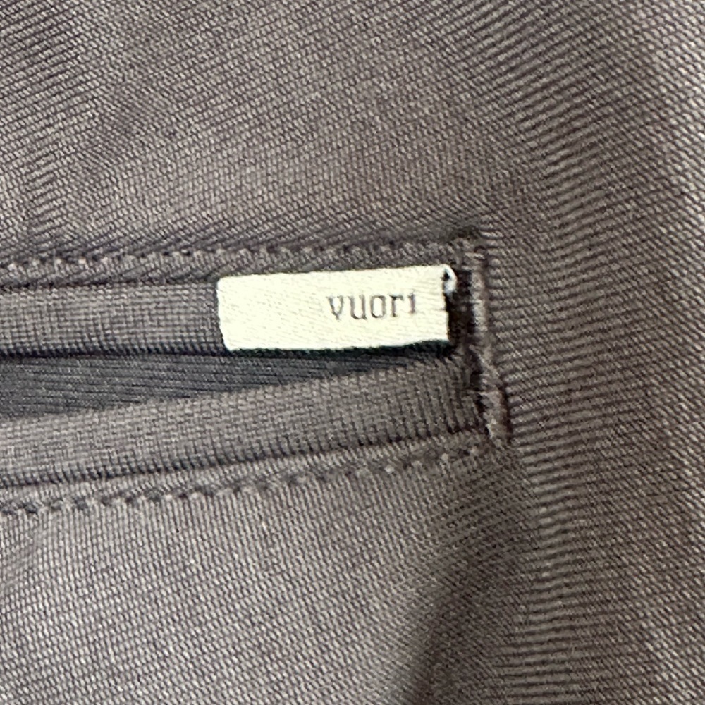 Vuori “Meta” Shorts 8" Inseam In Charcoal Size 36 Excellent Condition! - Picture 8 of 11